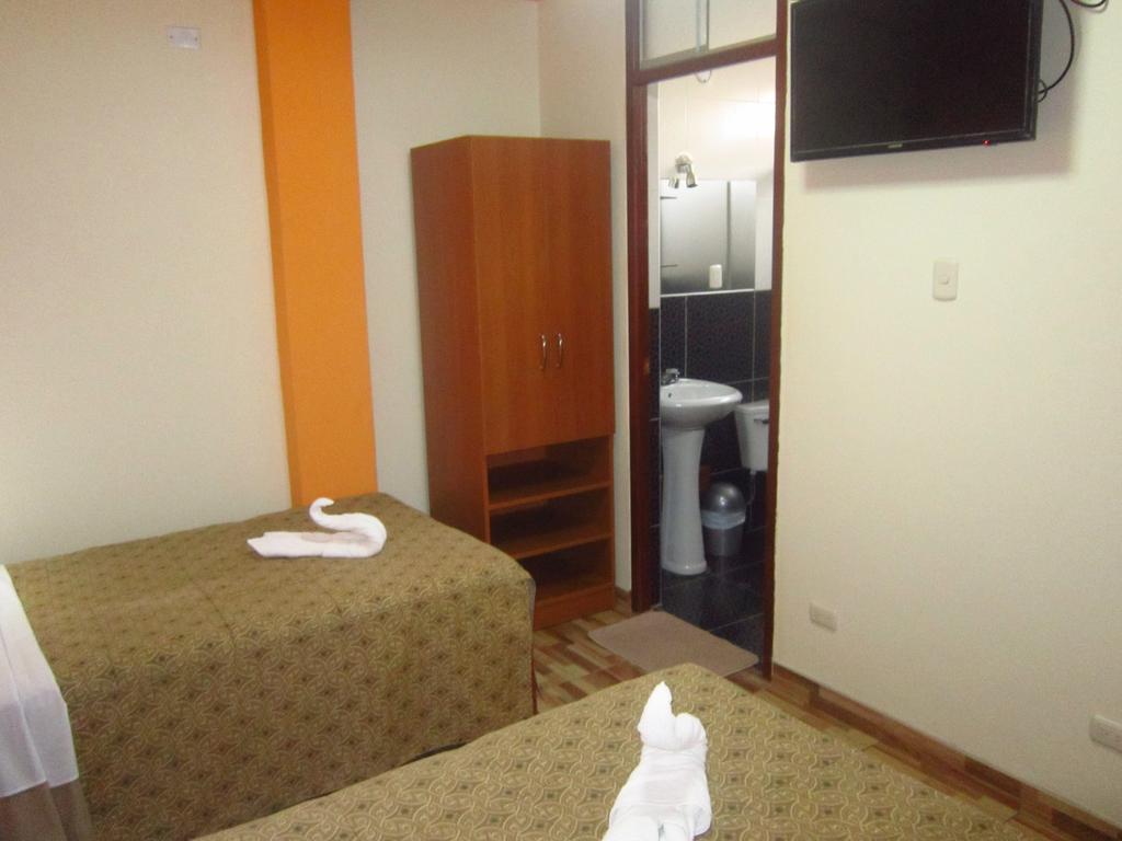 Hotel Plaza Трухильо Екстериор снимка